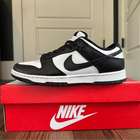 Nike Men's Black and White Sneakers - Picture 2 of 5